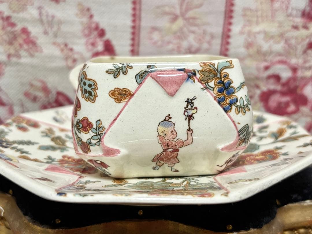 希少フランスアンティーク　サルグミンヌ　アンファン・リシャールのカップ&ソーサー