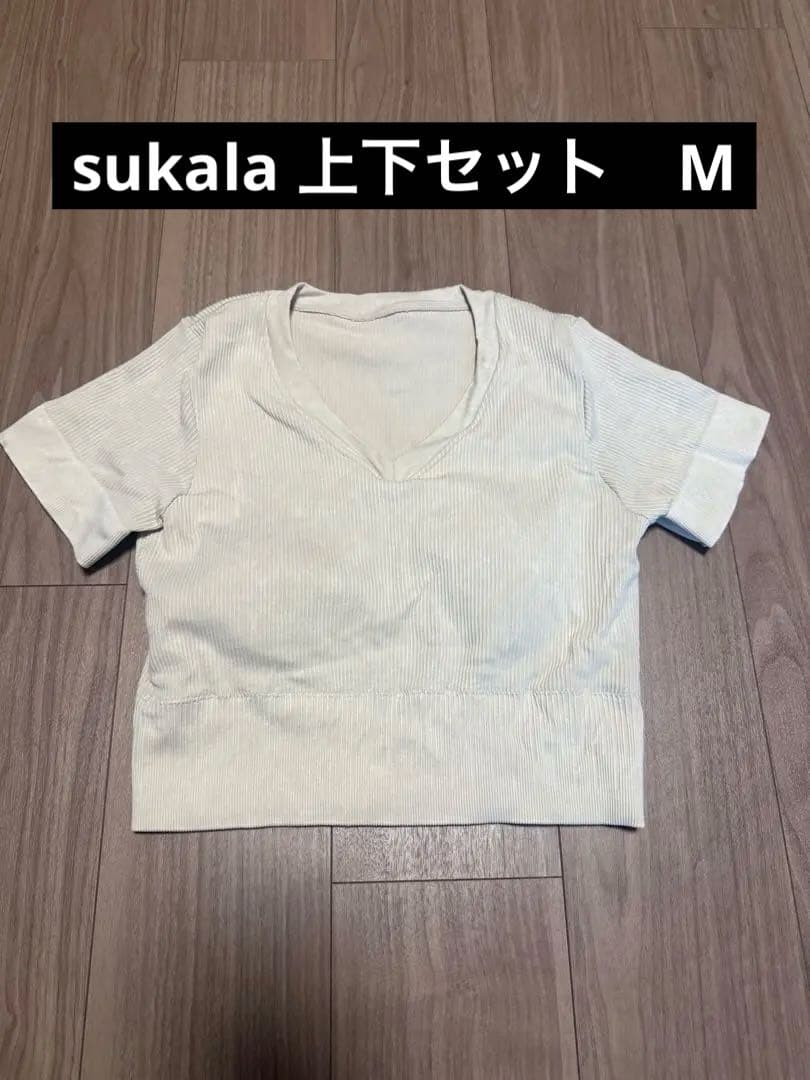 SUKALA lavaヨガウェアセットVネックショートスリーブとレギンス　M