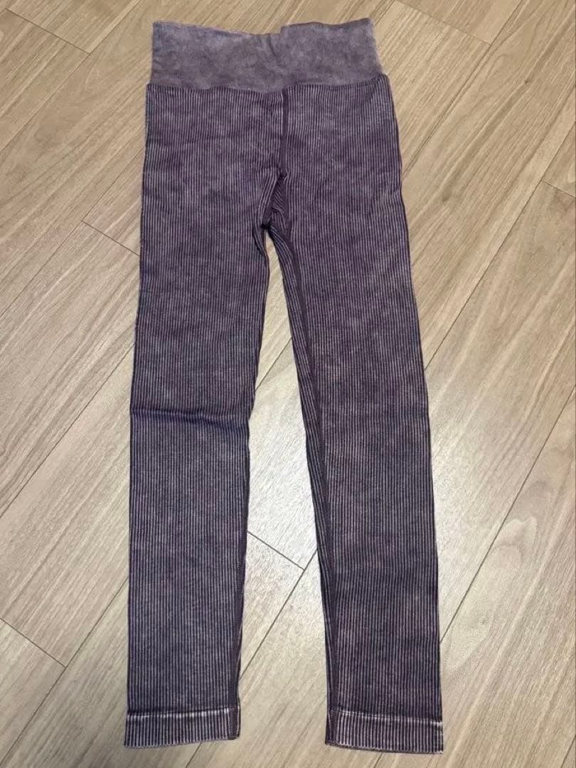 SUKALA lavaヨガウェアセットVネックショートスリーブとレギンス　M