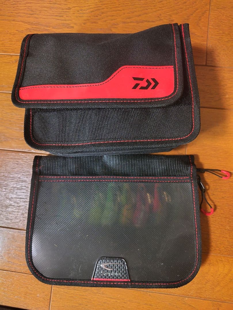 DAIWAケース【ワーム、メバルルアー 他入り】＋エギケース【エギ8本入り】