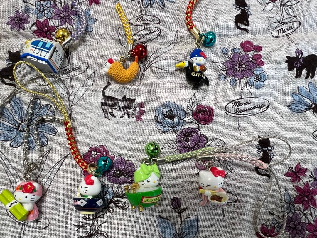 ハローキティ　ストラップ、キーホルダーセット