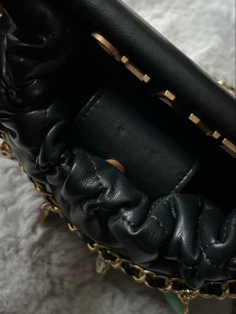 CHANEL ノベルティ チャーム付きチェーン ショルダーバッグ