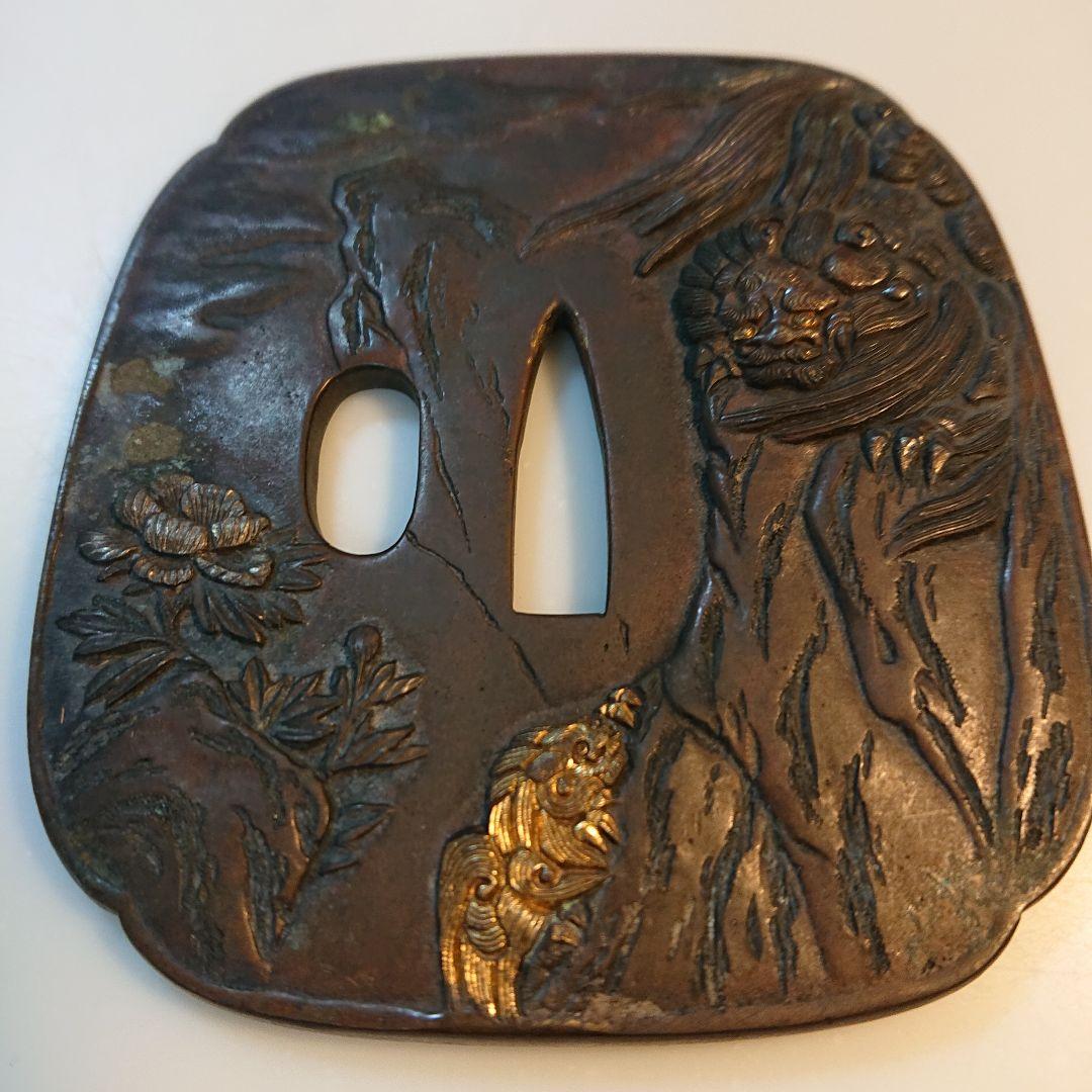 特別価格⇒古い時代の刀の鍔 獅子の我が子の崖落とし