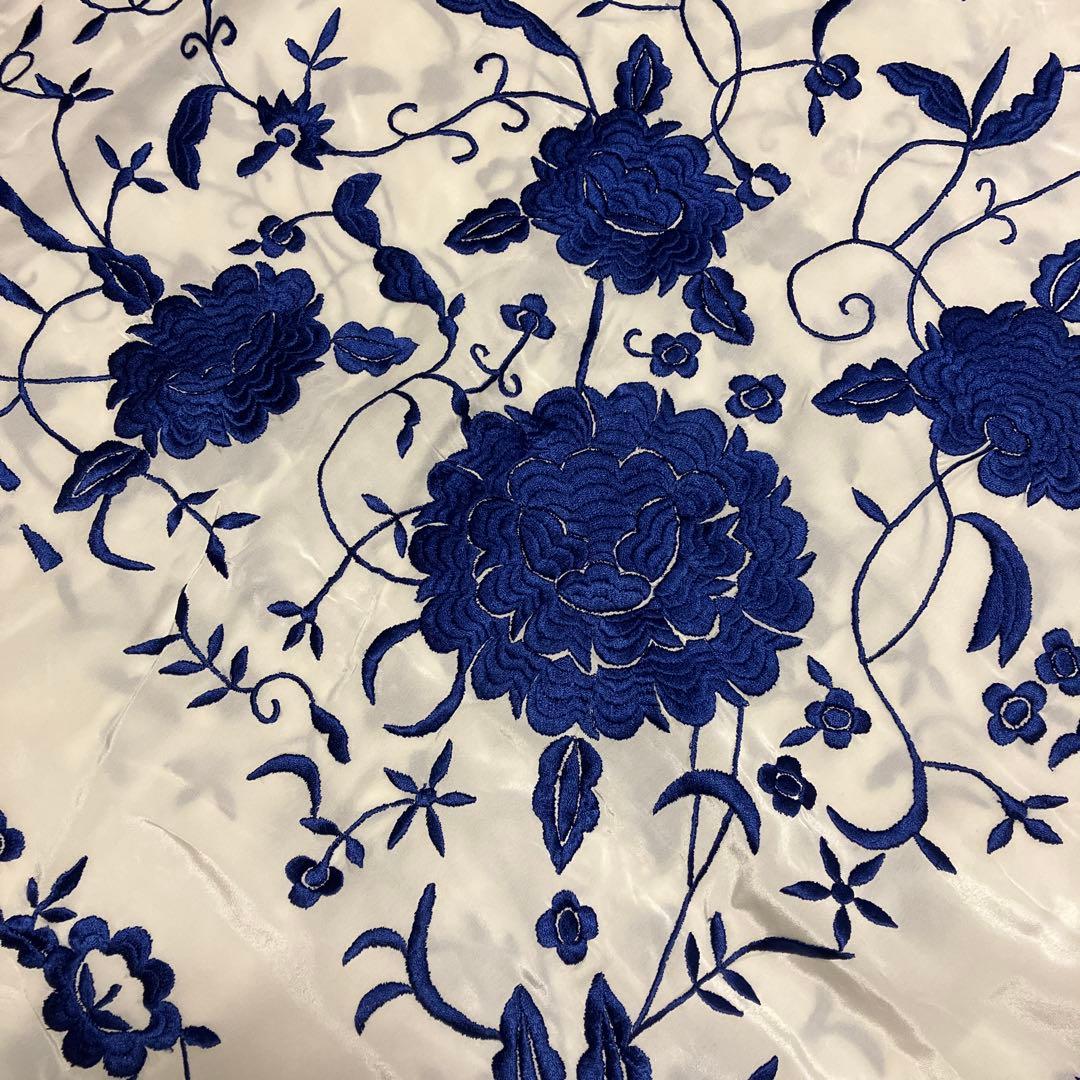 大判マントン白地に紺色の刺繍　MANTON BORDADO フリンジ付き刺繍