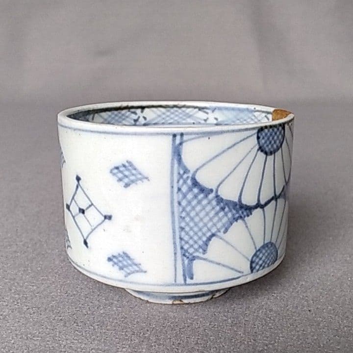 古伊万里菊に菱井桁文半筒型蕎麦猪口　古伊万里蕎麦猪口　古伊万里半筒型蕎麦猪口