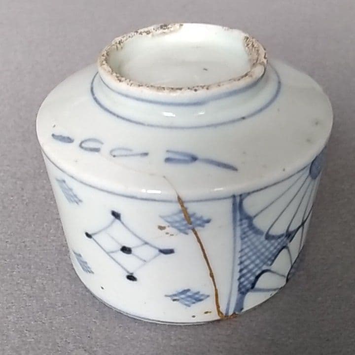 古伊万里菊に菱井桁文半筒型蕎麦猪口　古伊万里蕎麦猪口　古伊万里半筒型蕎麦猪口