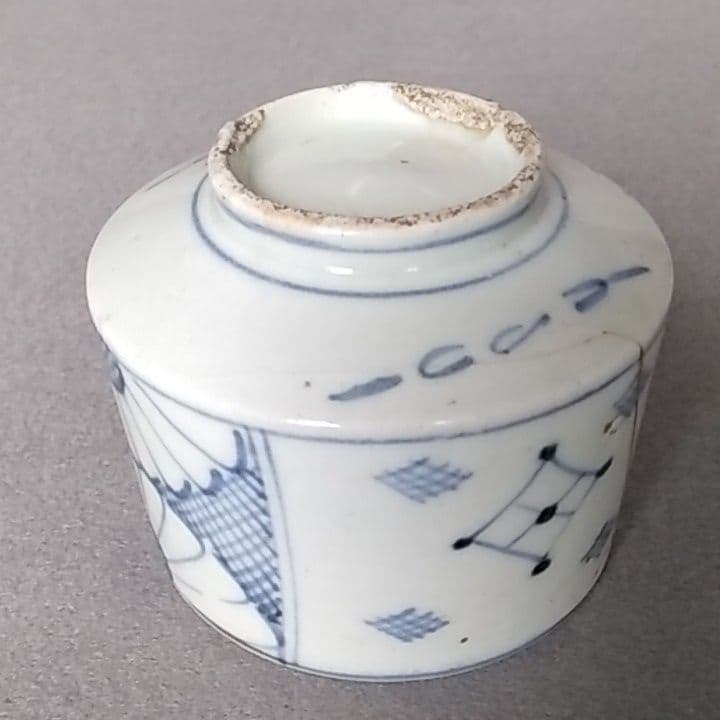 古伊万里菊に菱井桁文半筒型蕎麦猪口　古伊万里蕎麦猪口　古伊万里半筒型蕎麦猪口