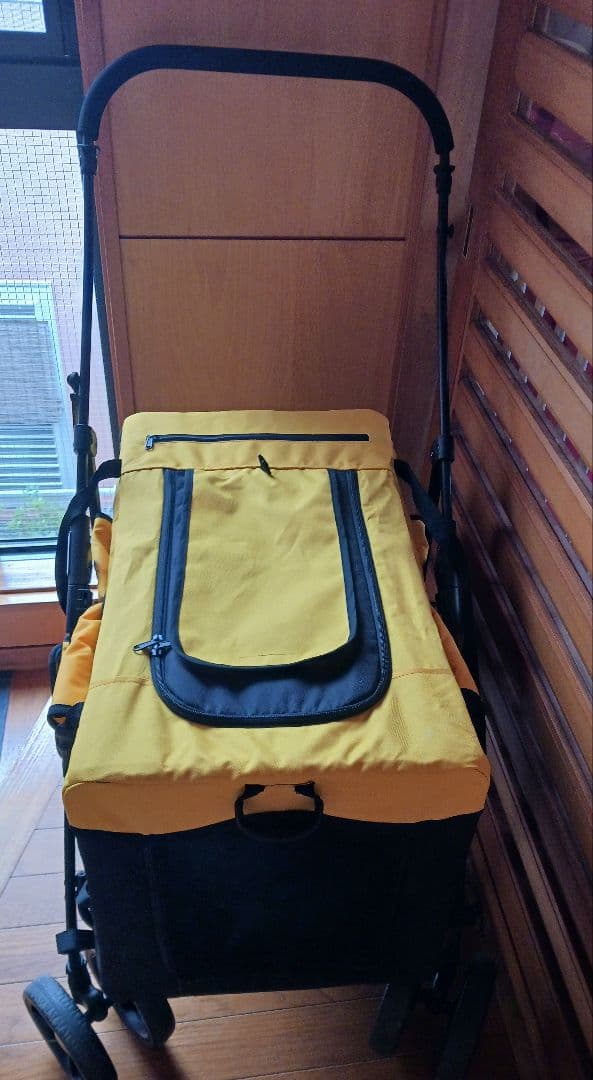 折りたたみキャリーカート 黒と黄色