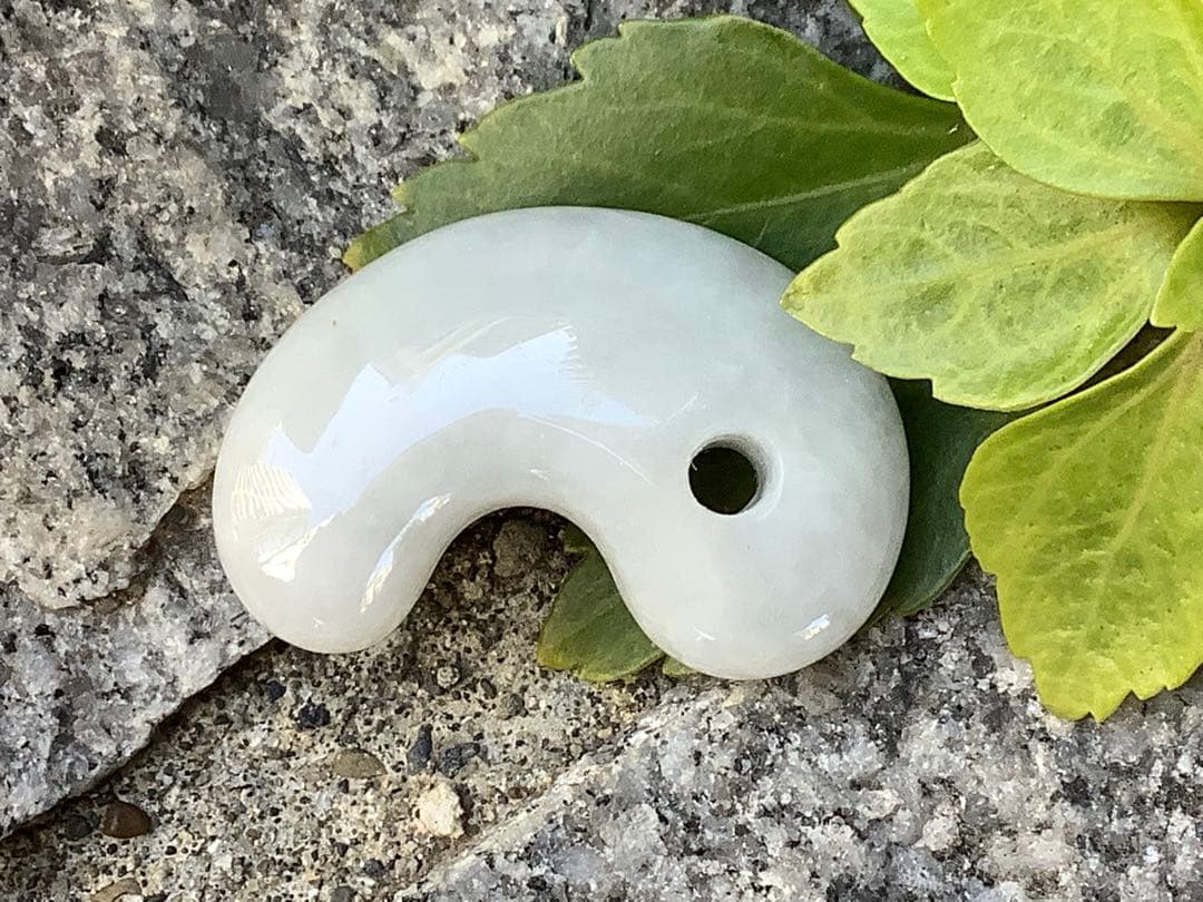 ✳50万円以上の品質‼️ 糸魚川翡翠アイスジェイド　*氷*本物　鑑別書付極上品‼️