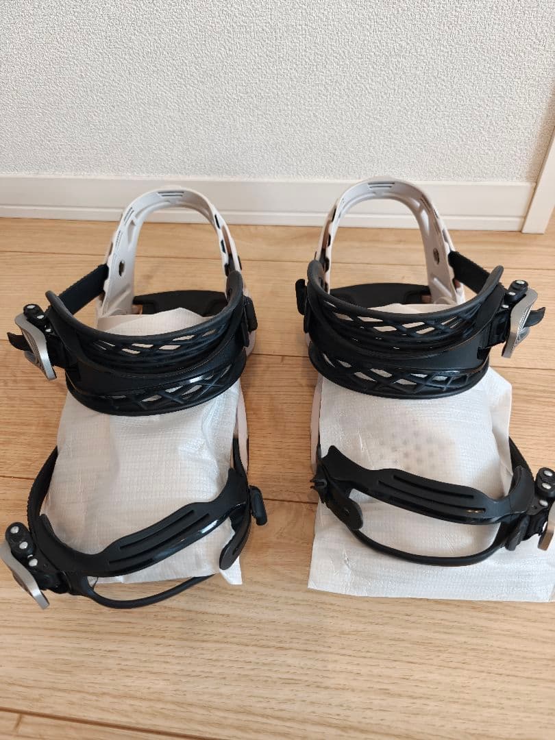 SALOMON HOLOGRAM Мサイズ 23-24モデル