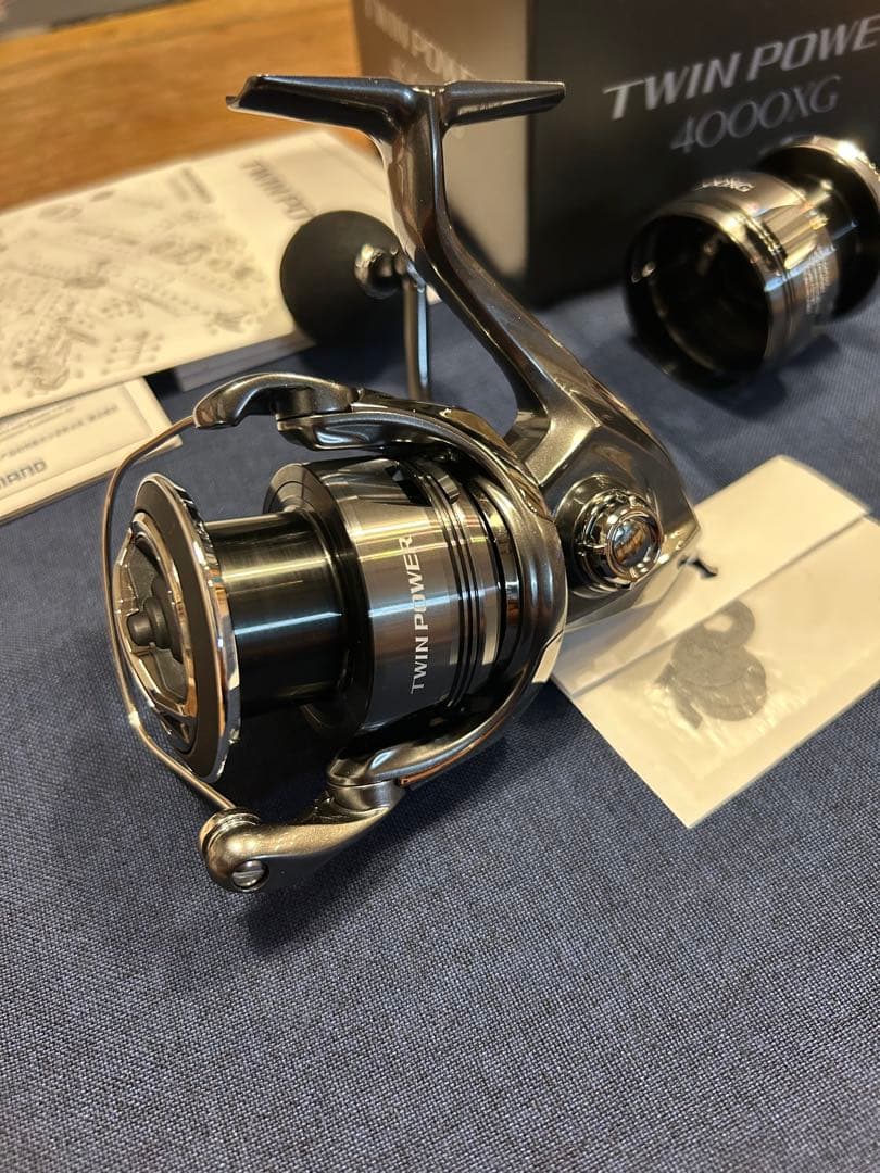 24 ツインパワー4000XG 替えスプール付き
