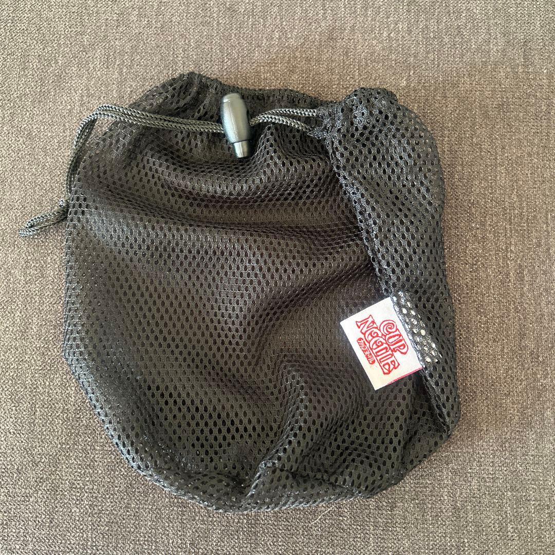 カップヌードル チタンマグカップ、黒ハンドル