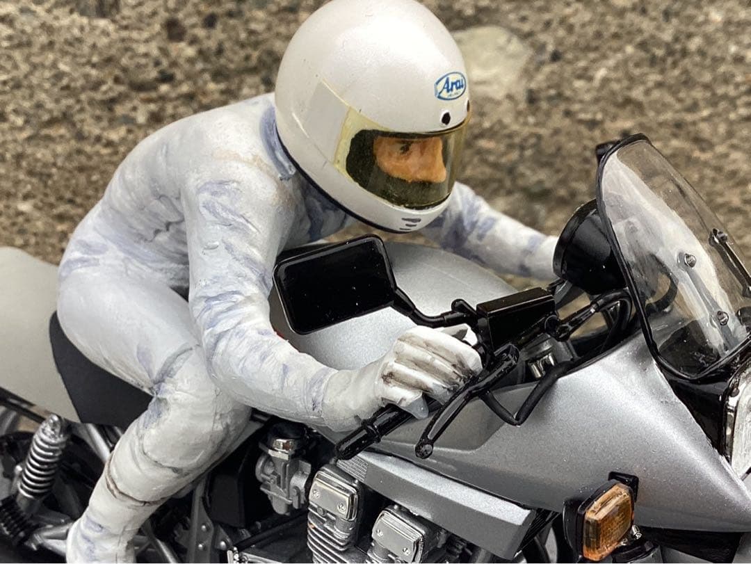 バイクプラモデル　タミヤ1/12 スズキカタナ　フィギュア付き