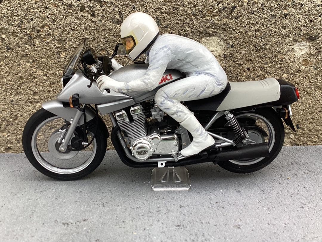 バイクプラモデル　タミヤ1/12 スズキカタナ　フィギュア付き