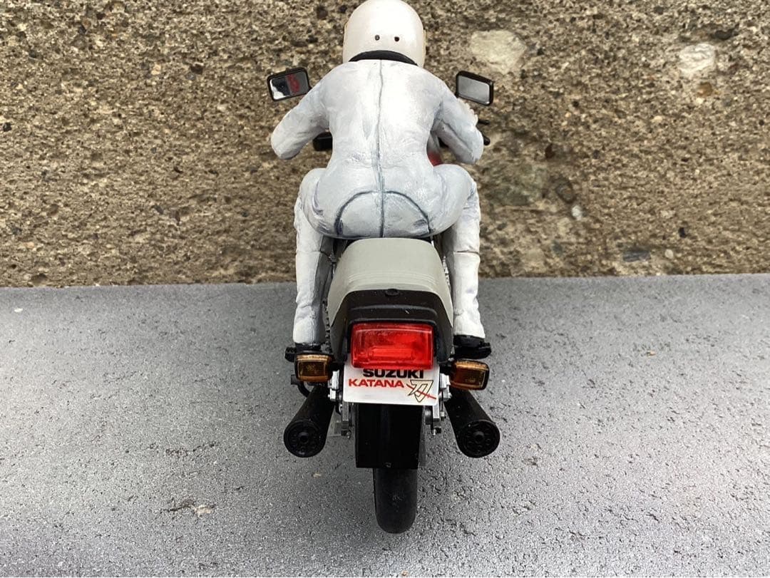 バイクプラモデル　タミヤ1/12 スズキカタナ　フィギュア付き