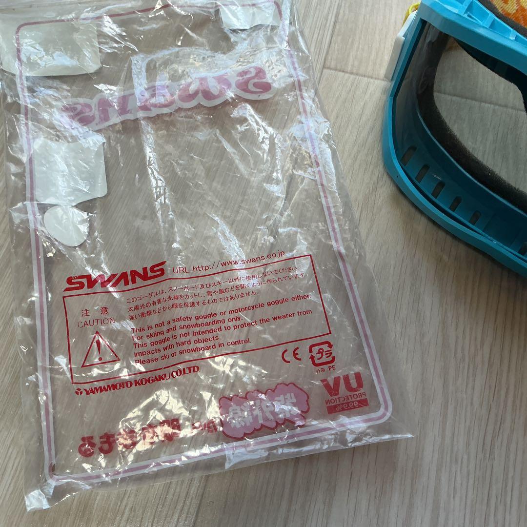 新品　スキーウェア(ジャケット&パンツ)、手袋2つ、ゴーグル