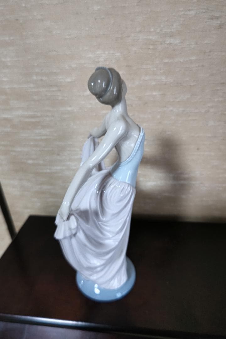 リヤドロ　踊る少女