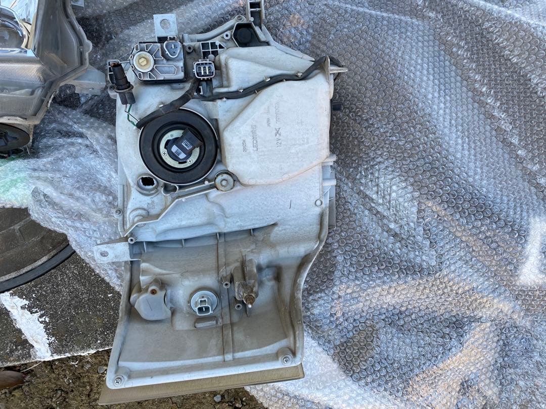 ハイエースダークプライム純正LEDヘッドライト