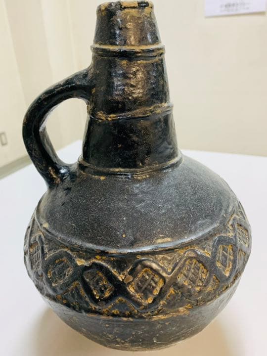 中世西アジア葡萄酒の盛り物