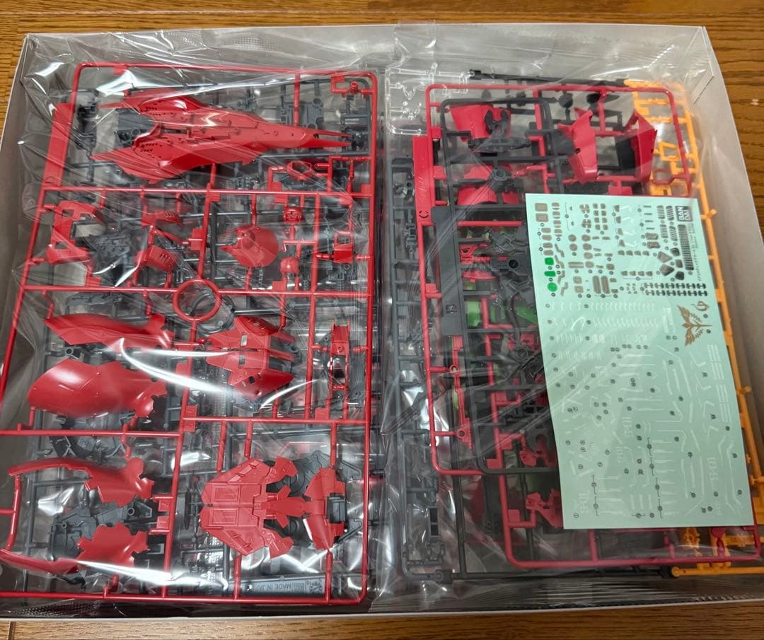 RG RX-93-V2 Hi-Vガンダム & MSN-04サザビー