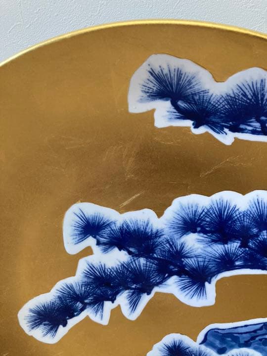 有田焼　琥山窯　松絵金箔押し　飾皿　大皿　木箱入り