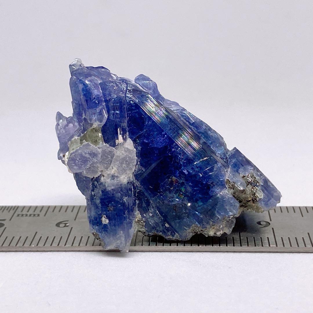 タンザナイト　原石　鉱物標本　天然石　102