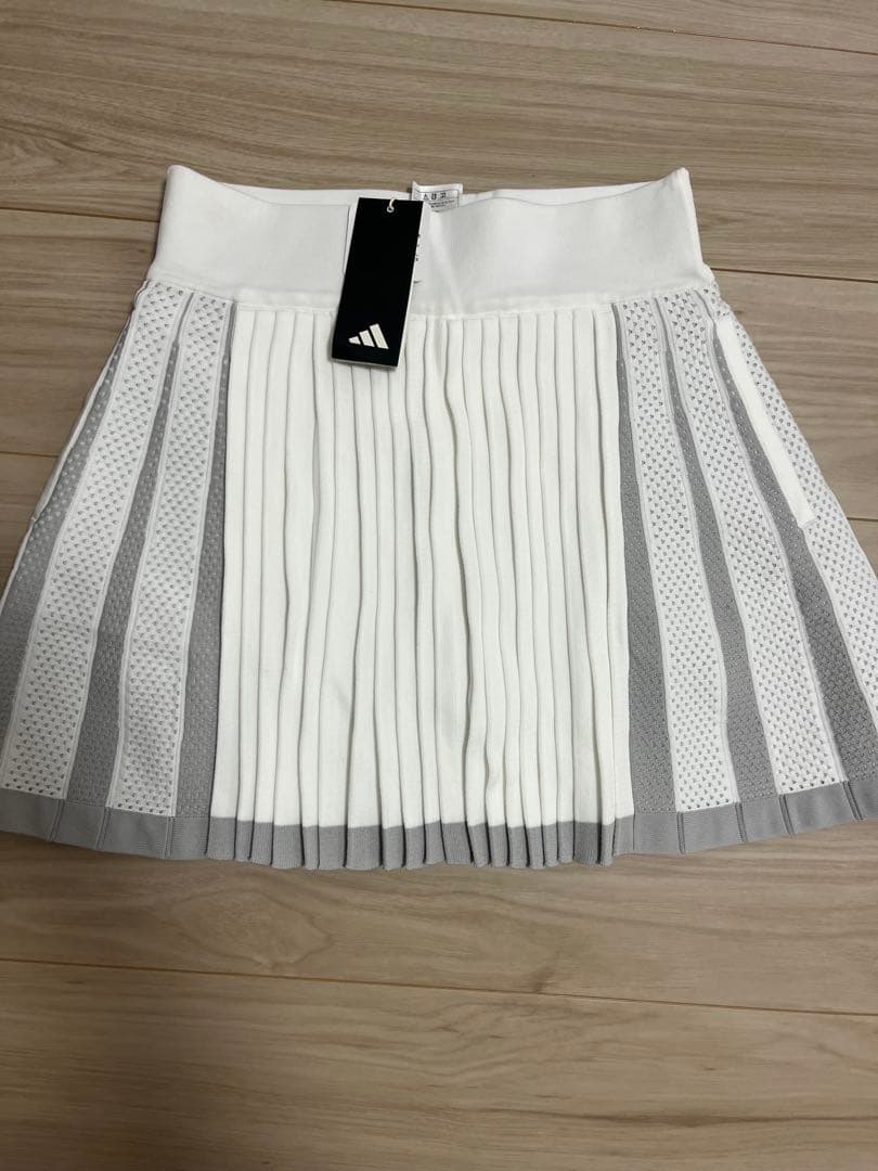 新品　adidas ゴルフ　モックネック　フレアースカート　　セットアップ　S