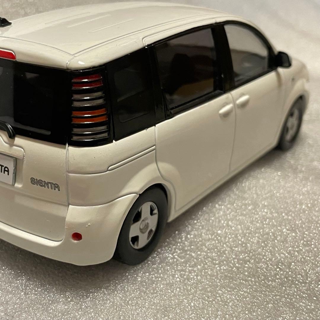 カラーサンプル　トヨタ 初代　シエンタ　ホワイト　希少
