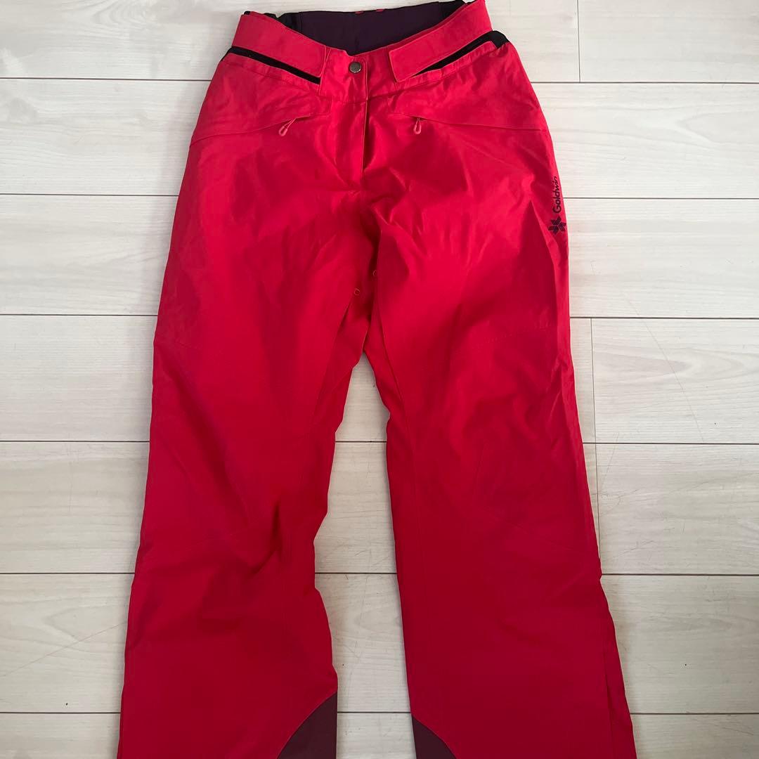ホワイトジャケットとレッドスノーパンツセット