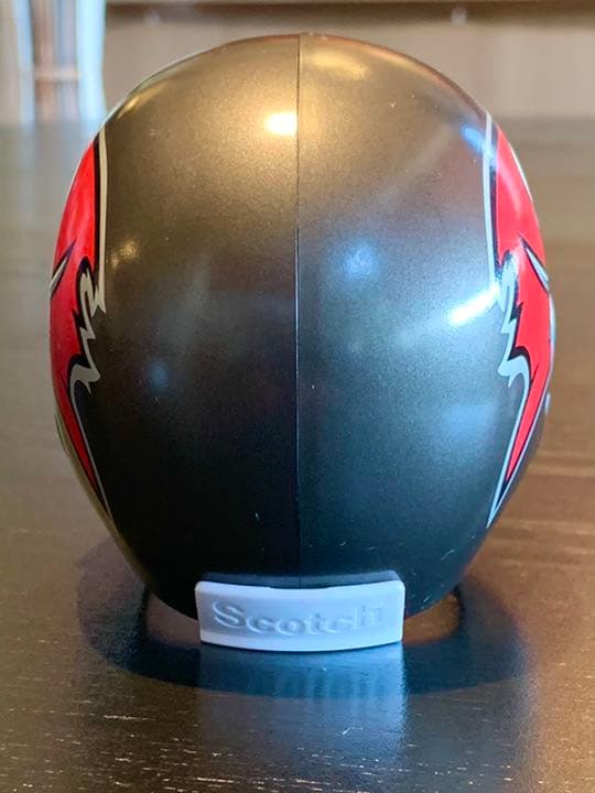 NFL バッカニアーズ ミニヘルメットのテープロール