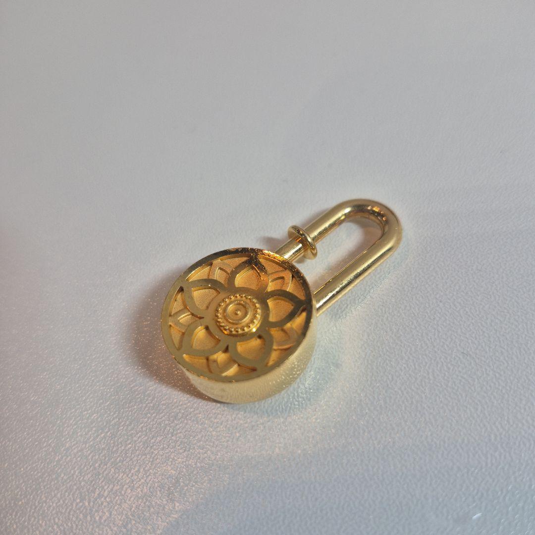 HERMES　2008年　限定　蓮の花　カデナ　保管袋　箱　タグ　付き