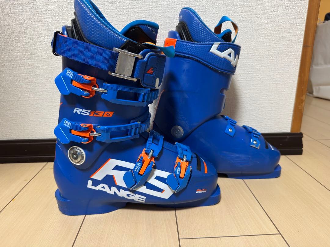 LANGE RS130 スキーブーツ