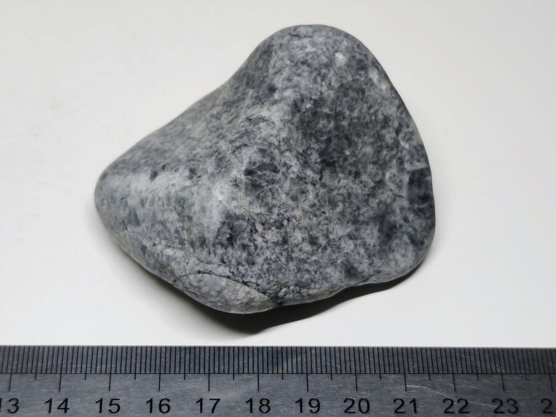 糸魚川132 翡翠 209g ヒスイ 原石 鑑賞石 自然石 誕生石 鉱物 鉱石