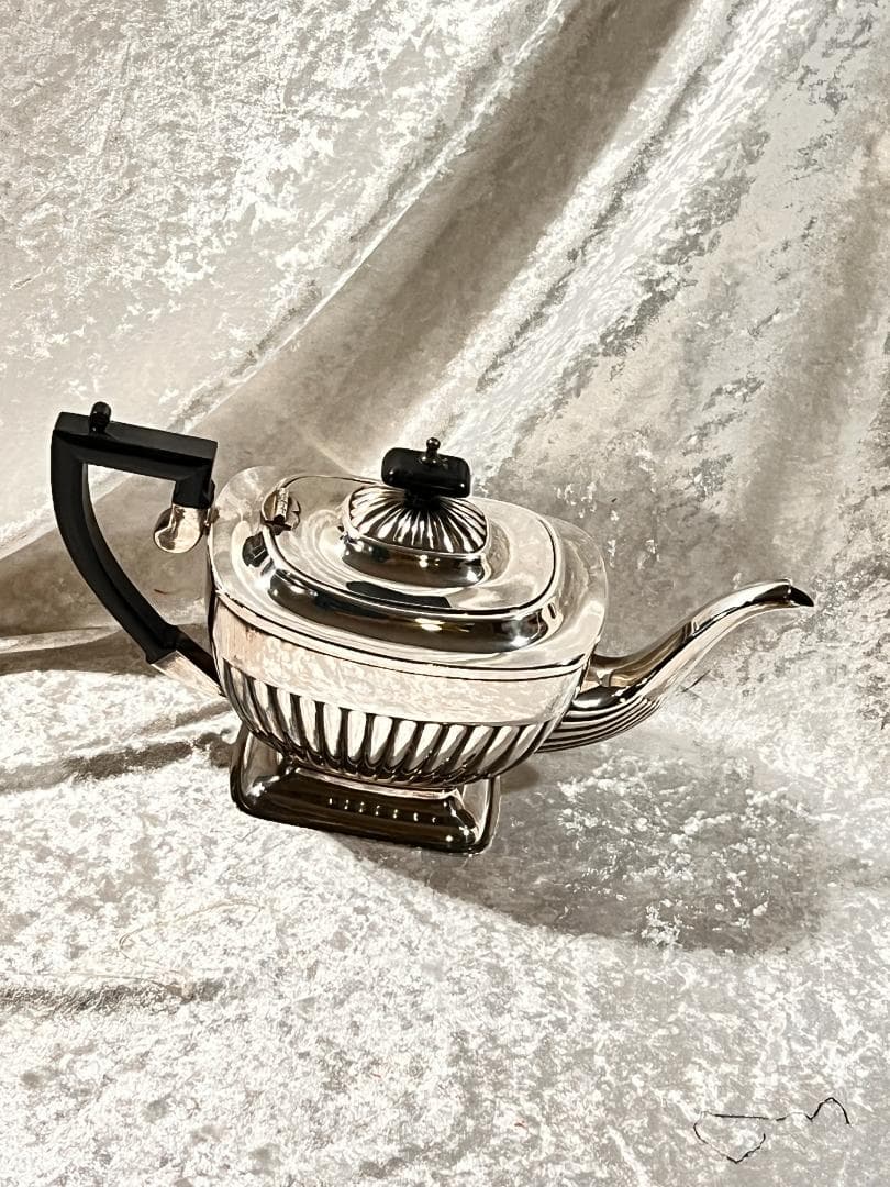 シルバープレートティーポット　刻印あり　Sheffield　England