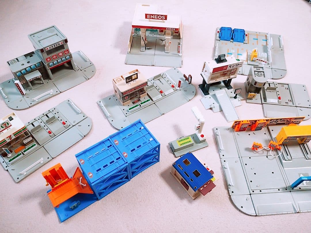 トミカ　トミカタウン　ビルドシティ　セブンイレブン　スシロー　消防署　警察署