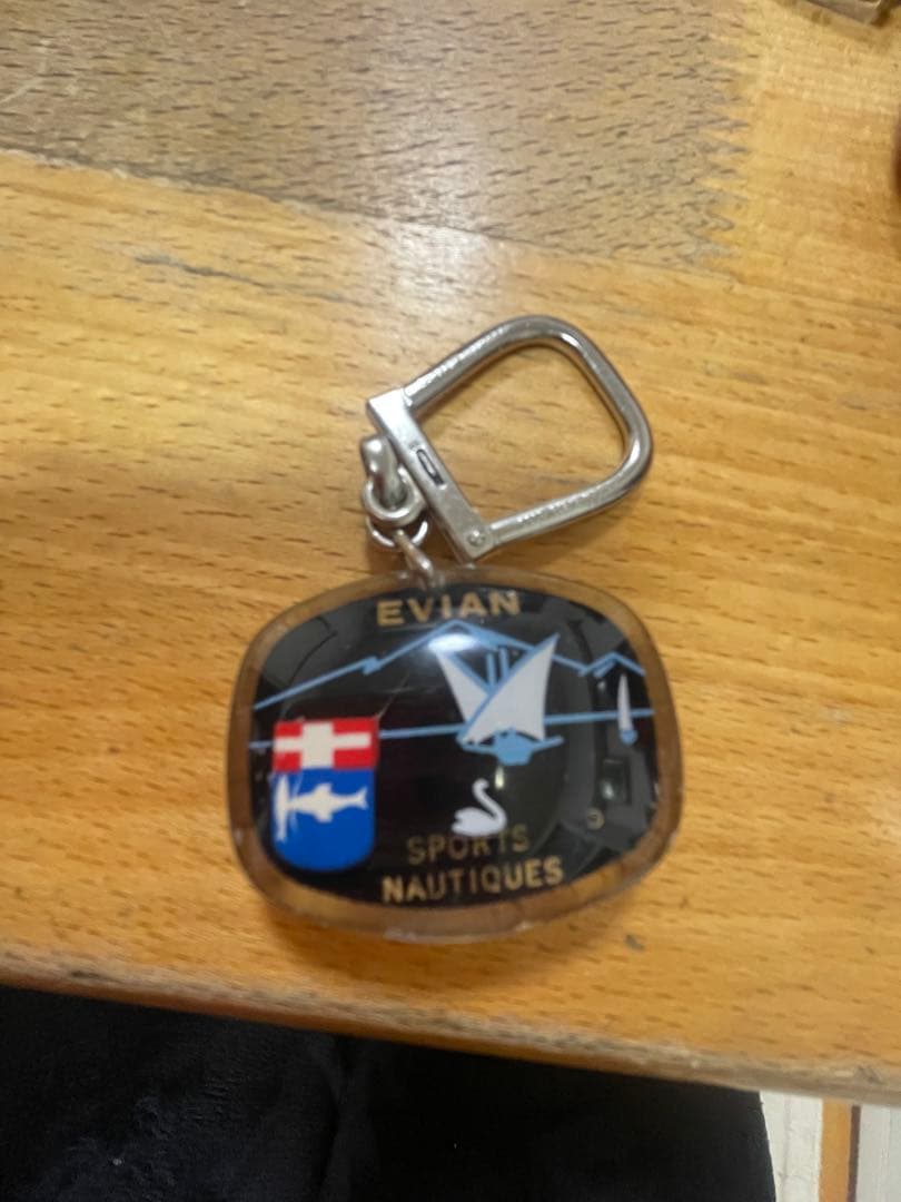 ビンテージブルボンキーホルダー　エビアンEVIAN コングレス　レア