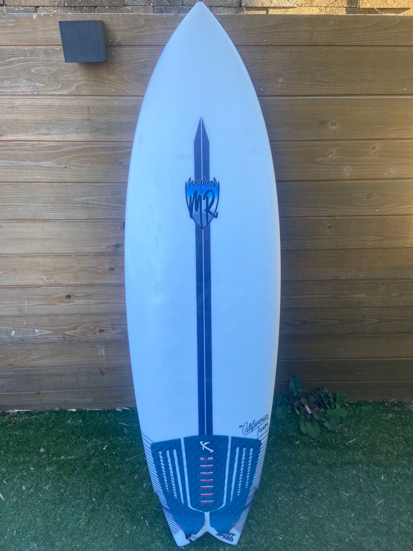 中古サーフボード　LOST 　 カリフォルニア ツイン　MRフィン付き