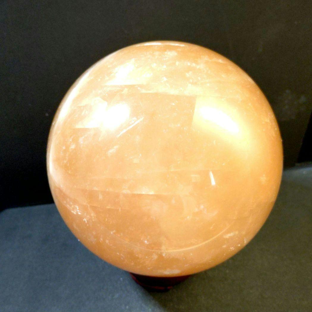 割引大特価☆虹入りハニーゴールデンカルサイト　丸玉　スフィア　３Kg　木製台座付