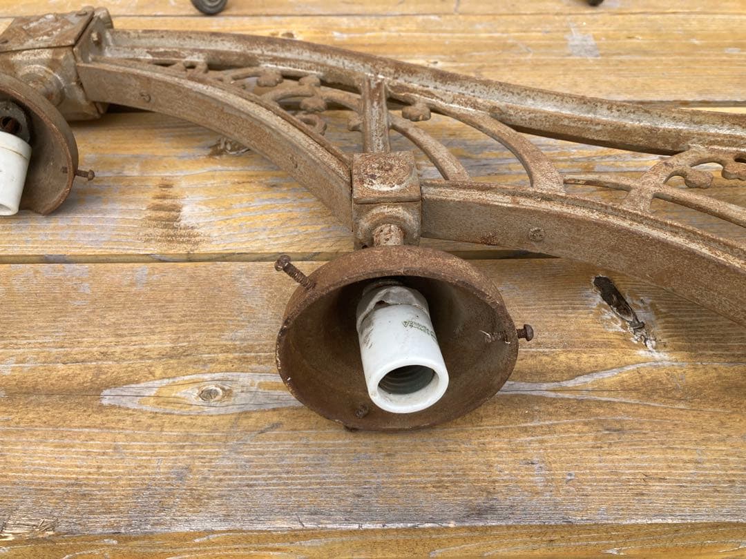 鉄製アーチ型3灯ブラケットライト