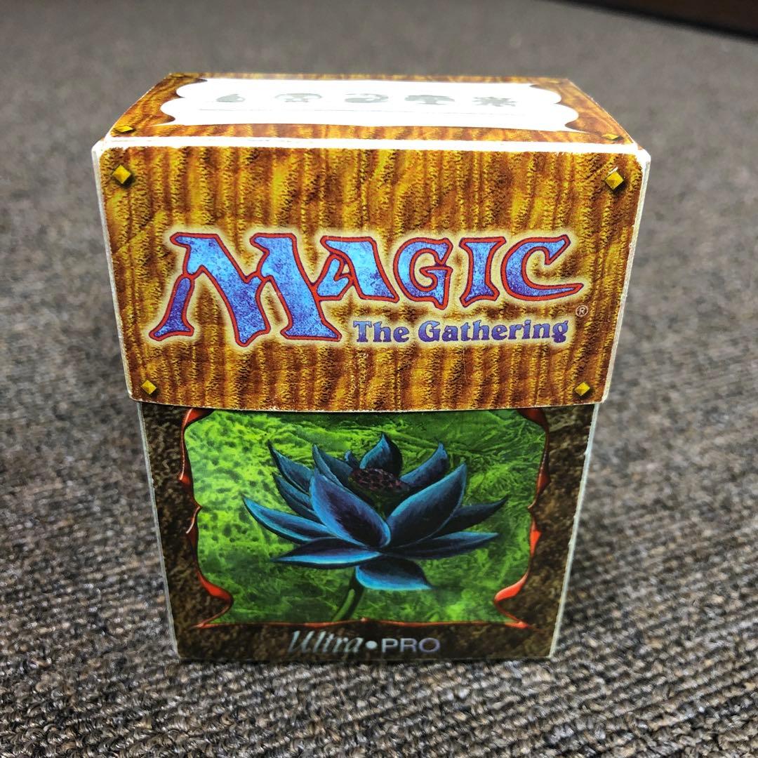 Ultra Pro ブラックロータス デッキケース