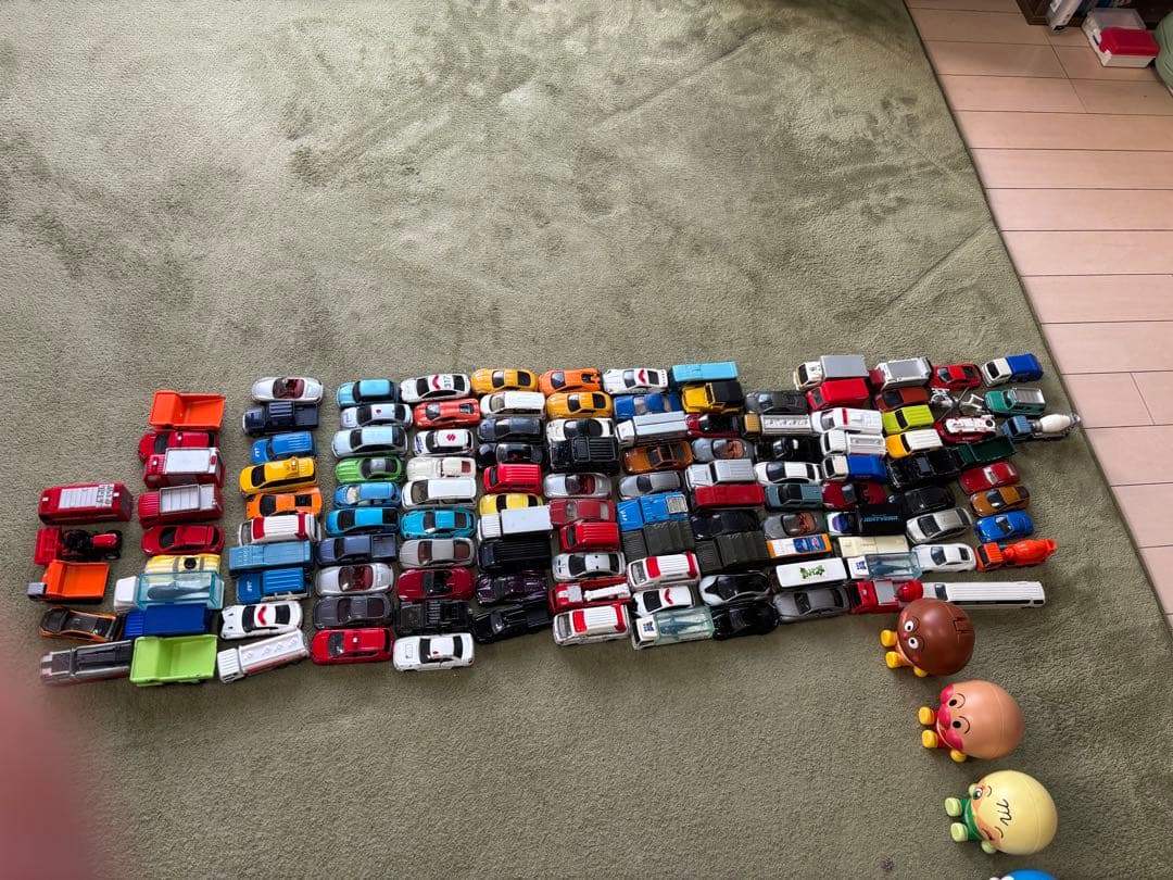 まとめ売り　トミカ120台とアンパンマンキャラクターセット