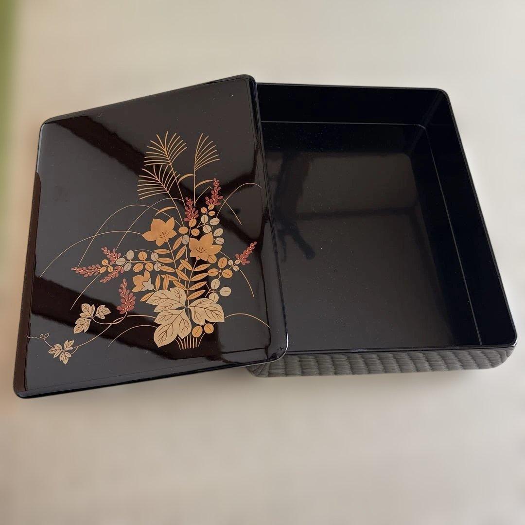 漆器製の黒い文箱金色の花柄 木箱付き