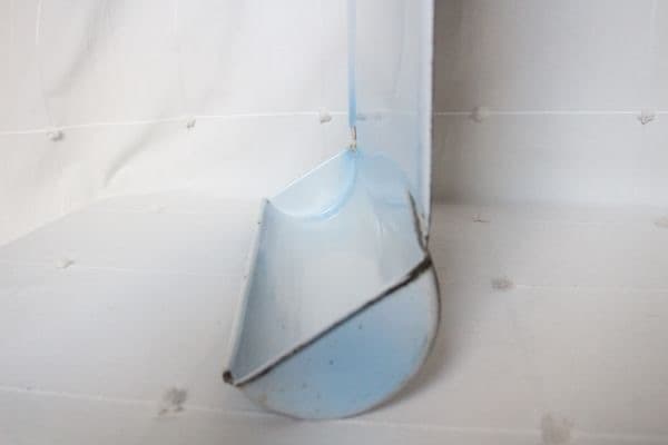 フランス アンティーク 古い琺瑯製のレードルラック レードル付き