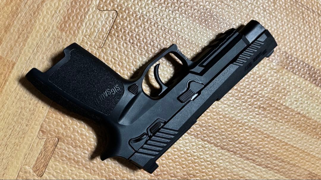 SIG SAUER M17 Co2 セット　東京マルイ　ライラックス