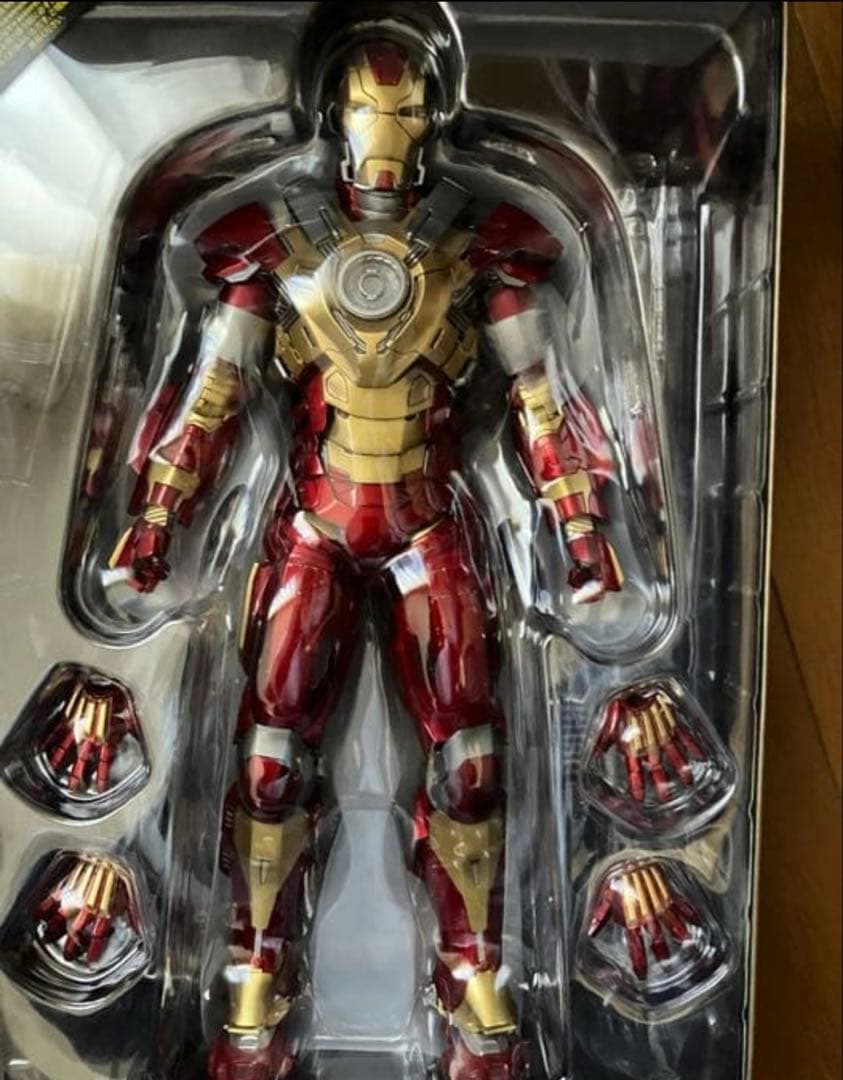hottoys ホットトイズ　アイアンマン3 ハートブレイカー マーク17