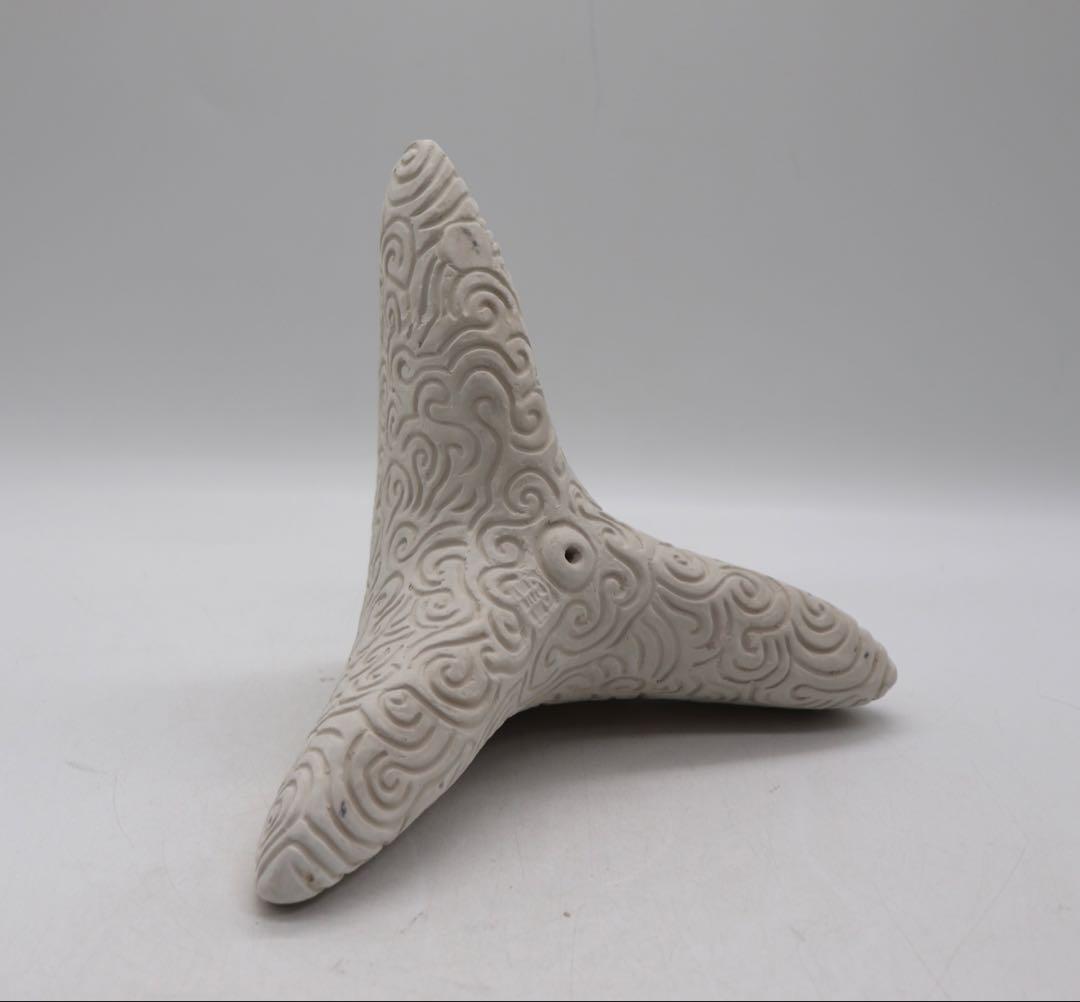 益子焼　オブジェ　坂田甚内作　白陶深甚紋テトラポット　現代の縄文土器250818