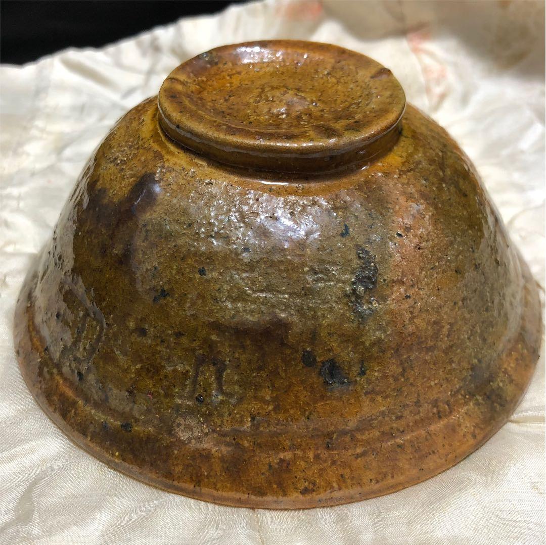 究極の美◼️蔵からめちゃくちゃオーラの出てる謎の紋様がある抹茶茶碗が出てきました。