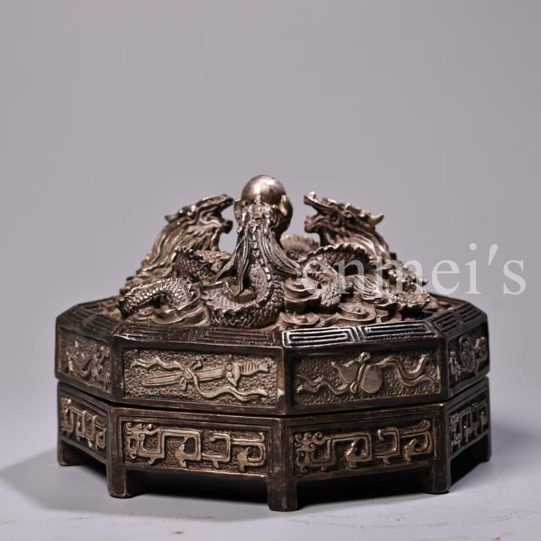 中国古美術・旧蔵品・純銅製・高浮彫・錾刻・鎏銀・八宝紋 盤龍 首飾箱・置物・茶道