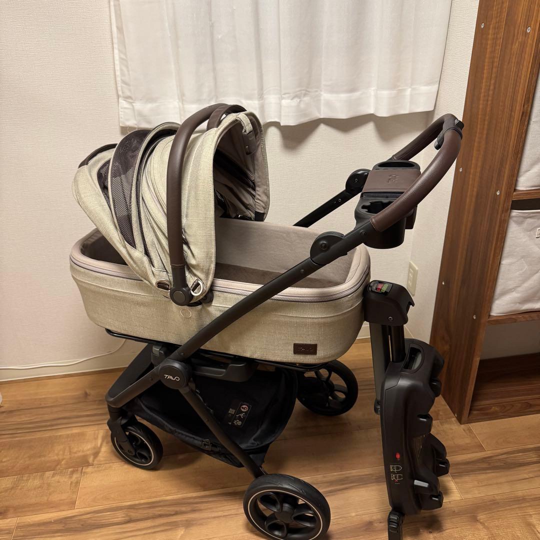 Tavo ペット - Maeve + Roscoe