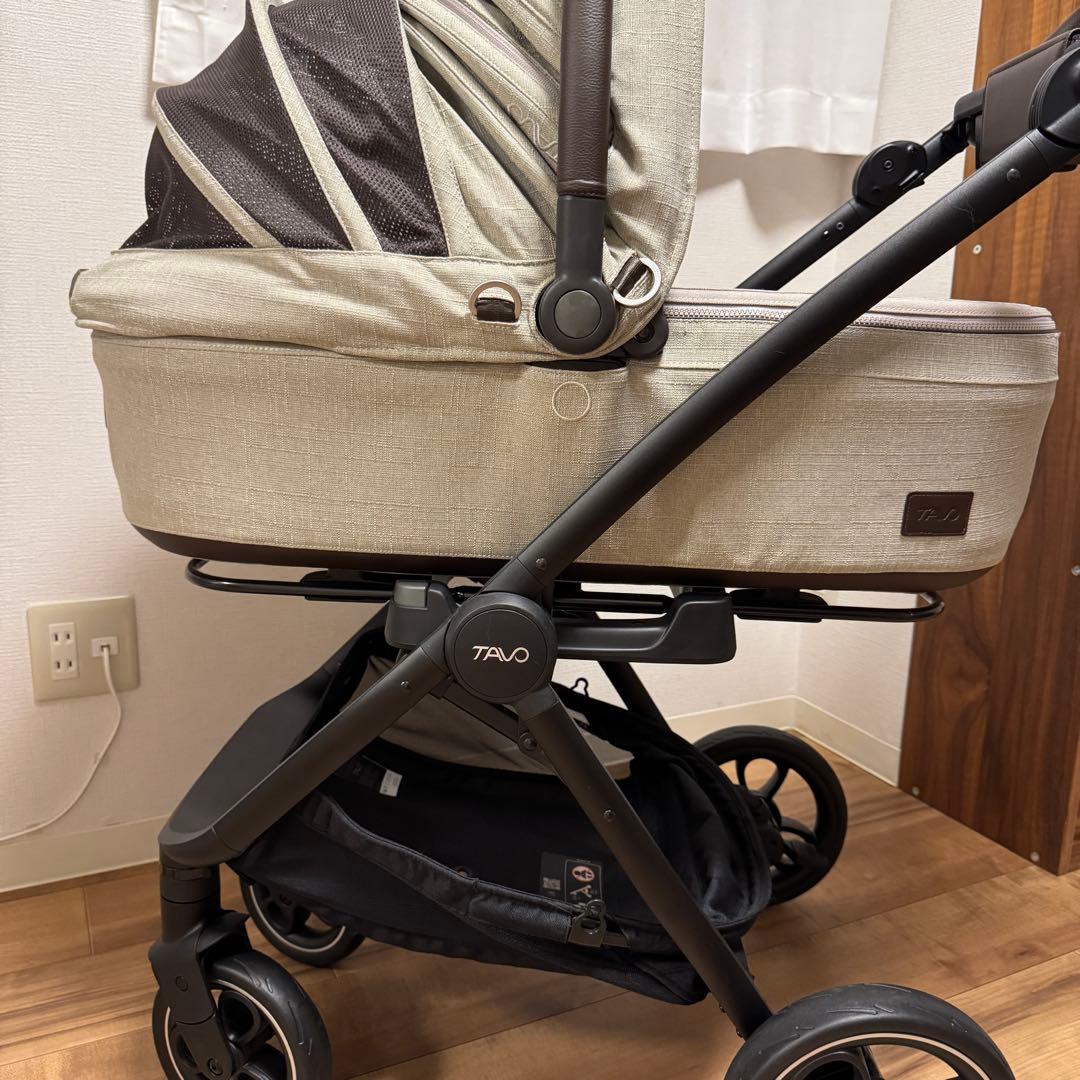 Tavo ペット - Maeve + Roscoe